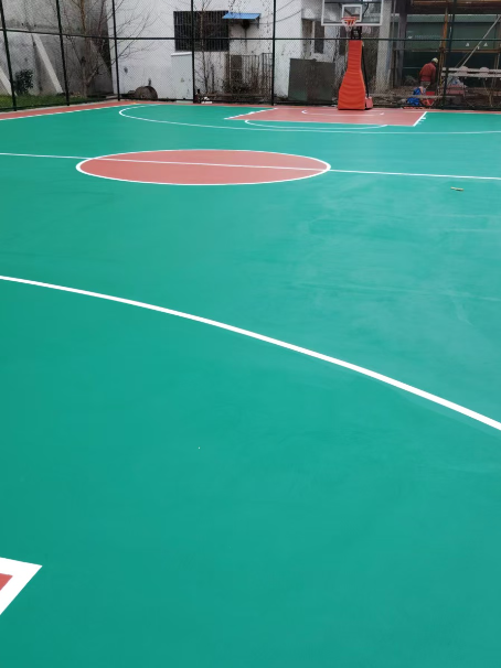 曲靖 球场长期使用易出现地面开裂